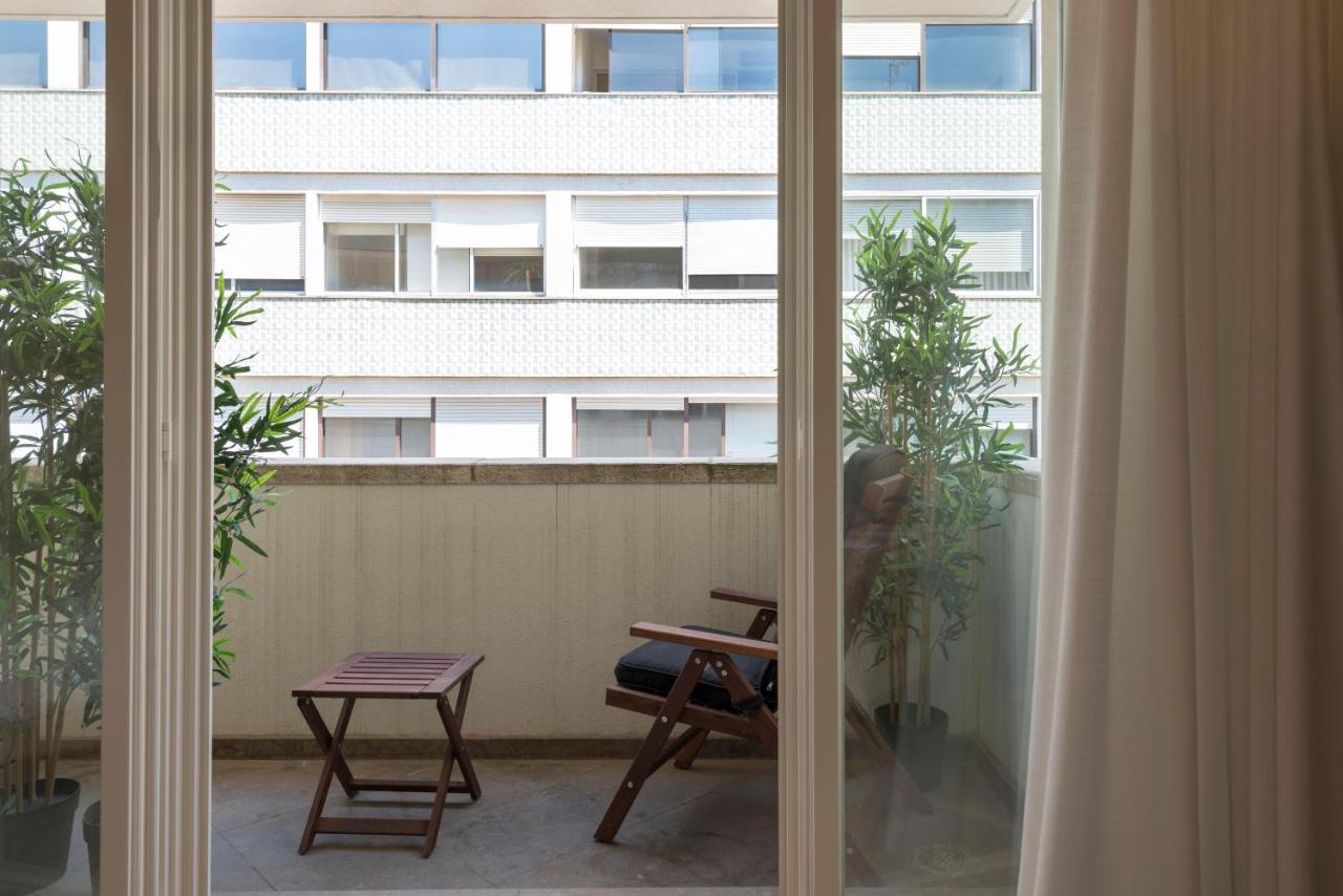 Emporium Deluxe 3Br Apartment W/ Private Parking By Lovelystay OOporto Esterno foto